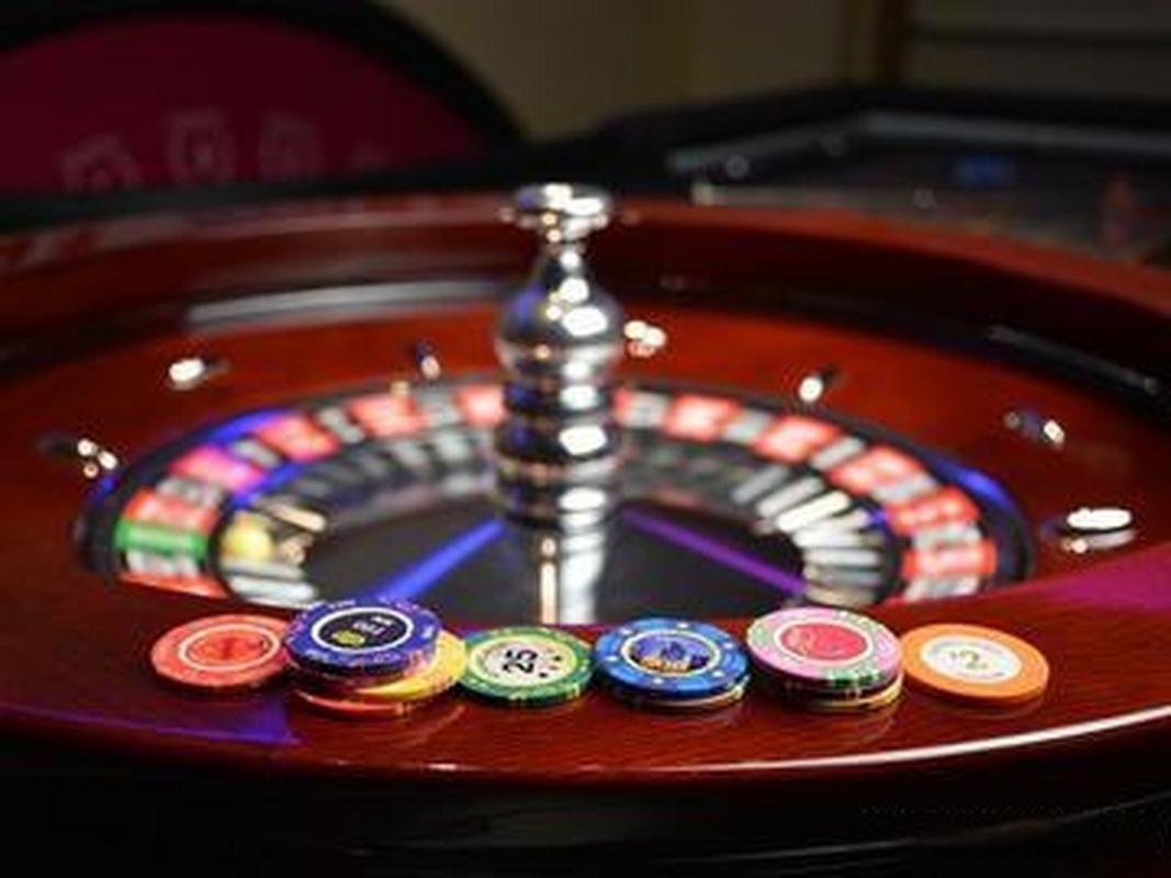 Filipino player joining a 9 apk Live Casino baccarat table on smartphone